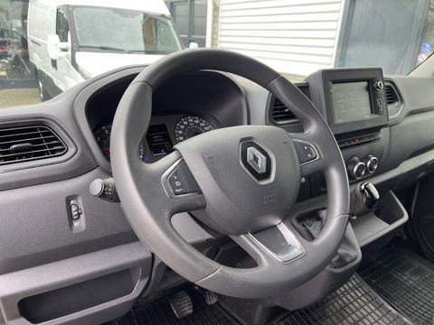 Renault Master T35 2.3 dCi 135 L3H2 DC 7 persoons / vaste prijs rijklaar € 24.950 ex btw / lease vanaf € 462 / airco / cruise / navi / trekhaak 2500 kg / pdc voor en achter / achteruit rijcamera !