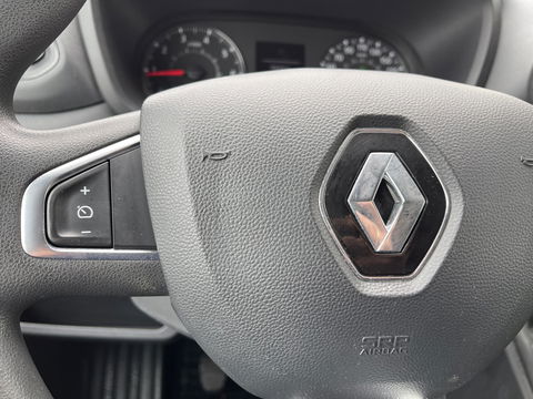 Renault Master T35 2.3 dCi 135 L3H2 DC 7 persoons / vaste prijs rijklaar € 24.950 ex btw / lease vanaf € 462 / airco / cruise / navi / trekhaak 2500 kg / pdc voor en achter / achteruit rijcamera !