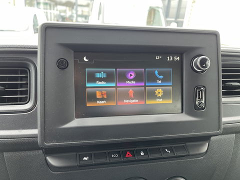 Renault Master T35 2.3 dCi 135 L3H2 DC 7 persoons / vaste prijs rijklaar € 24.950 ex btw / lease vanaf € 462 / airco / cruise / navi / trekhaak 2500 kg / pdc voor en achter / achteruit rijcamera !