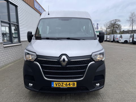 Renault Master T35 2.3 dCi 135 L3H2 DC 7 persoons / vaste prijs rijklaar € 24.950 ex btw / lease vanaf € 462 / airco / cruise / navi / trekhaak 2500 kg / pdc voor en achter / achteruit rijcamera !
