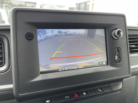 Renault Master T35 2.3 dCi 135 L3H2 DC 7 persoons / vaste prijs rijklaar € 24.950 ex btw / lease vanaf € 462 / airco / cruise / navi / trekhaak 2500 kg / pdc voor en achter / achteruit rijcamera !