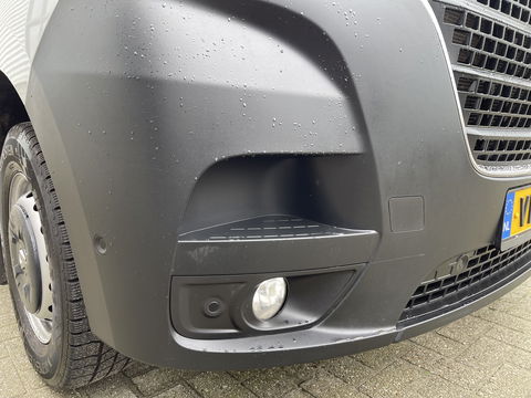 Renault Master T35 2.3 dCi 135 L3H2 DC 7 persoons / vaste prijs rijklaar € 24.950 ex btw / lease vanaf € 462 / airco / cruise / navi / trekhaak 2500 kg / pdc voor en achter / achteruit rijcamera !