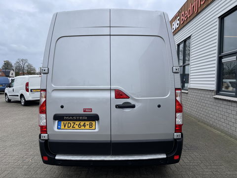 Renault Master T35 2.3 dCi 135 L3H2 DC 7 persoons / vaste prijs rijklaar € 24.950 ex btw / lease vanaf € 462 / airco / cruise / navi / trekhaak 2500 kg / pdc voor en achter / achteruit rijcamera !