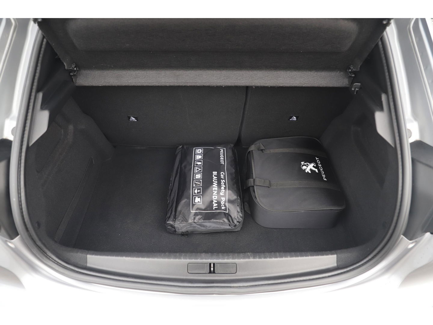Peugeot e-208 EV Allure 50 kWh Automaat Half Leder Navigatie Camera Clima Cruise PDC LMV Carplay Android Bluetooth
