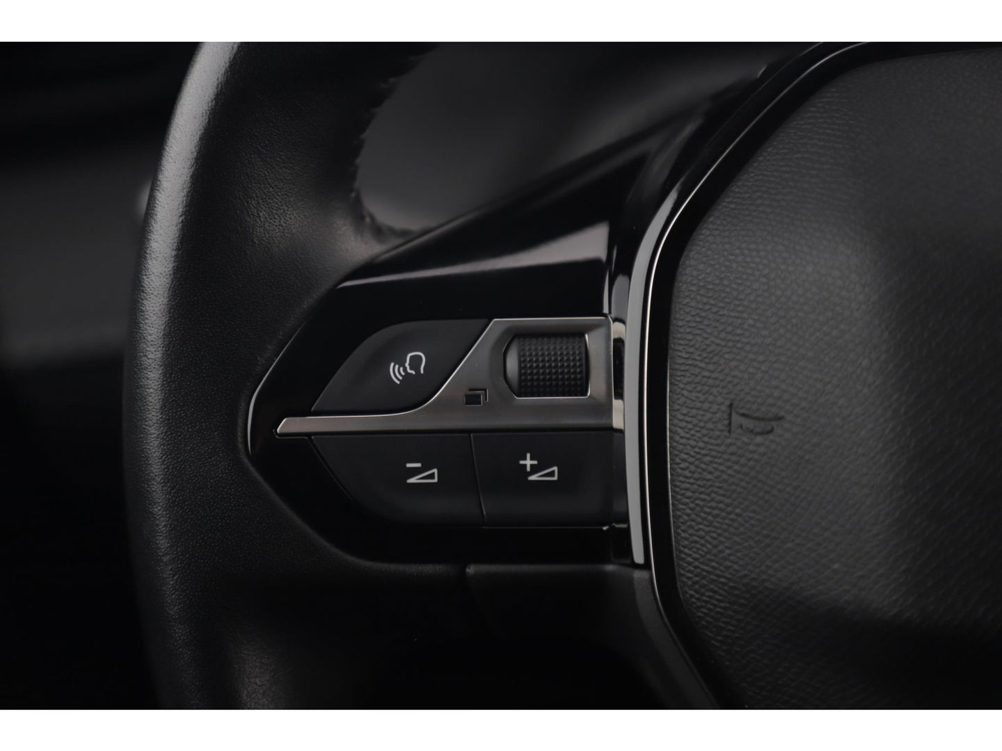 Peugeot e-208 EV Allure 50 kWh Automaat Half Leder Navigatie Camera Clima Cruise PDC LMV Carplay Android Bluetooth