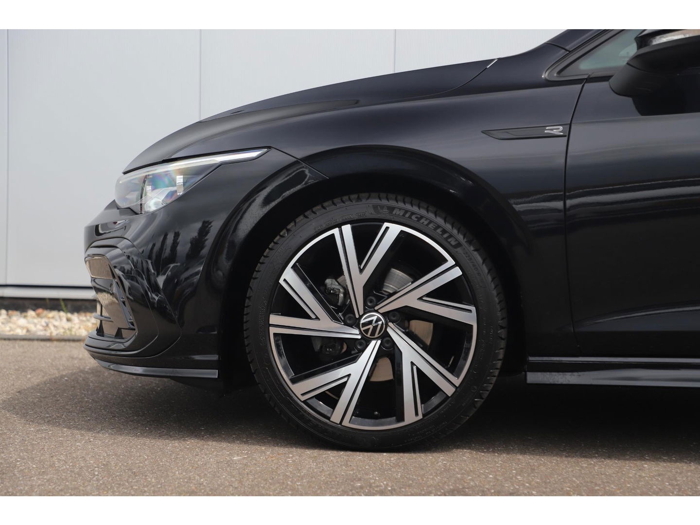 Volkswagen Golf 1.5 eTSI R-Line 150PK DSG Automaat Panoramadak 18 inch Virtual Cockpit Harman Kardon Sfeerverlichting Navigatie Carplay Android Adaptive Cruise Lane Assist Parkeersensors