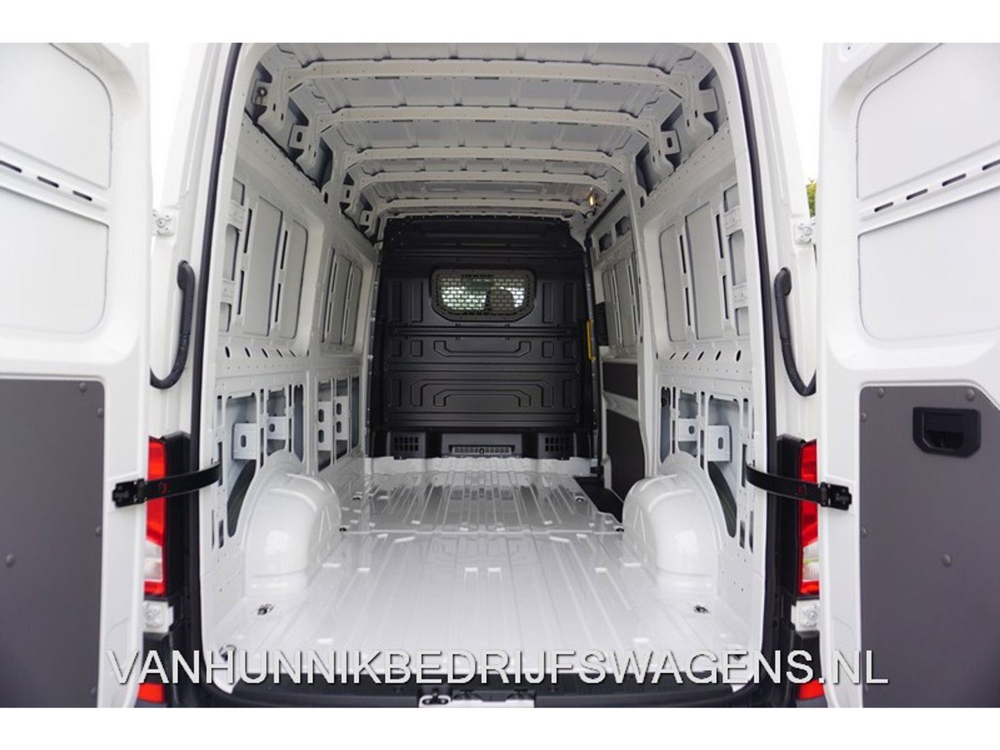 Volkswagen Crafter 35 177PK L3H3 AUT BPM VRIJ!! Airco, Navi, Camera, Cruise, Gev. Stoel 270Gr Deur!! NR. 267