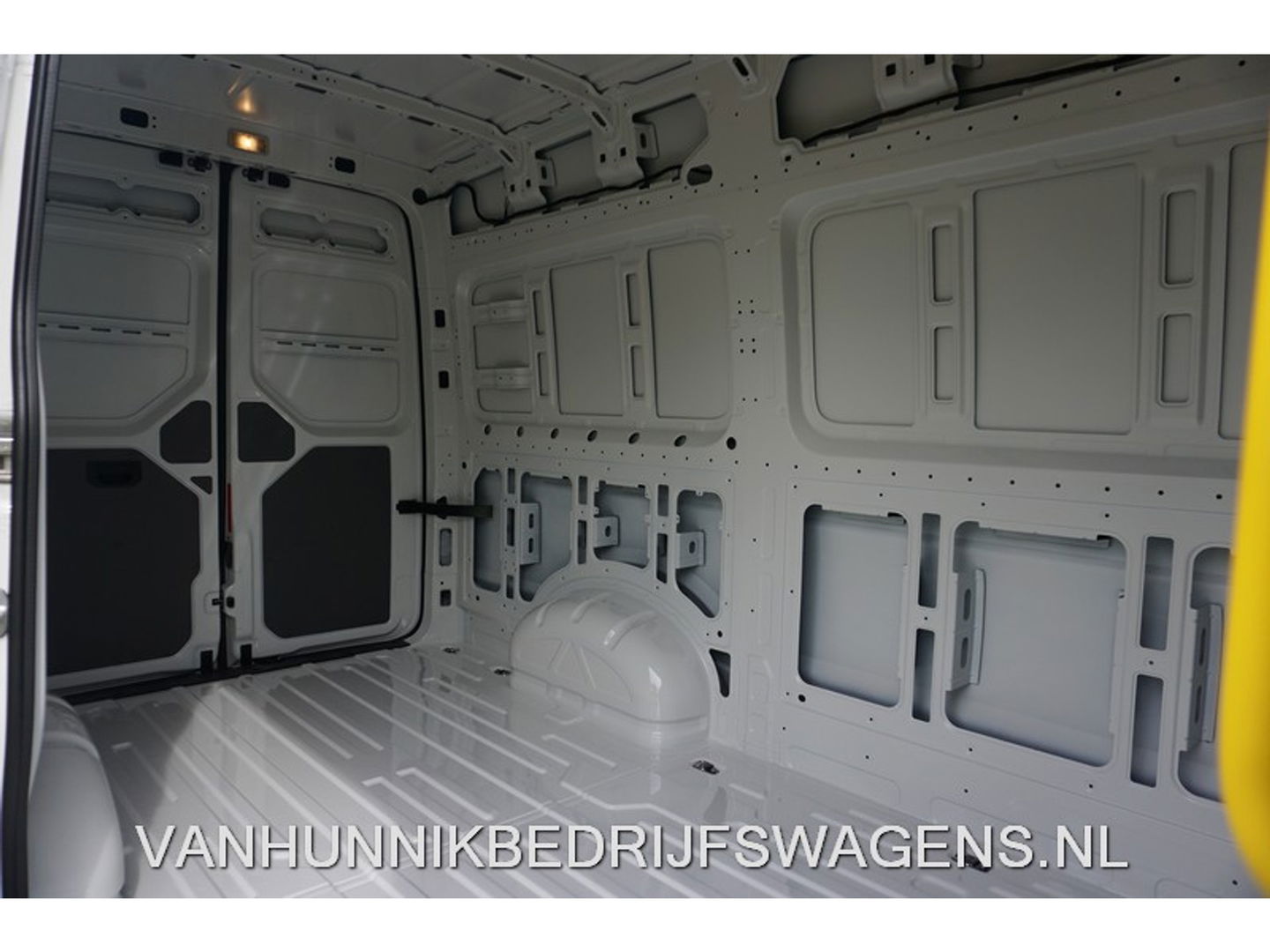 Volkswagen Crafter 35 177PK L3H3 AUT BPM VRIJ!! Airco, Navi, Camera, Cruise, Gev. Stoel 270Gr Deur!! NR. 267