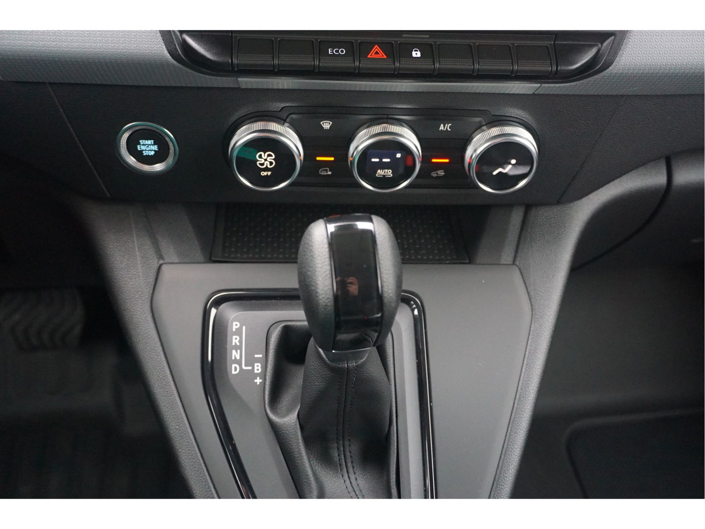 Renault Kangoo E-Tech N-Connecta L1 45 kWh BPM VRIJ Automaat 4 jaar garantie!! NR. 107