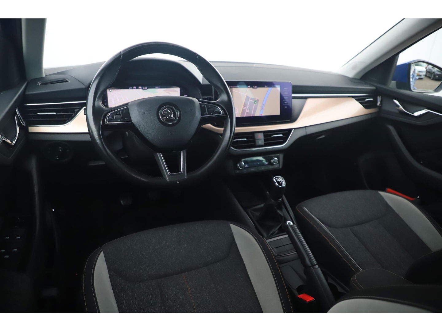 Škoda Kamiq 1.0 TSI Business Edition 116PK Virtual Cockpit Navigatie Stoelverwarming Clima Cruise Parkeersensors 16 inch LMV Carplay Android Getint Glas
