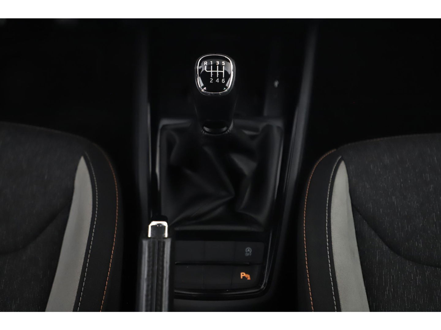 Škoda Kamiq 1.0 TSI Business Edition 116PK Virtual Cockpit Navigatie Stoelverwarming Clima Cruise Parkeersensors 16 inch LMV Carplay Android Getint Glas