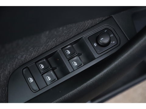 Škoda Kamiq 1.0 TSI Business Edition 116PK Virtual Cockpit Navigatie Stoelverwarming Clima Cruise Parkeersensors 16 inch LMV Carplay Android Getint Glas