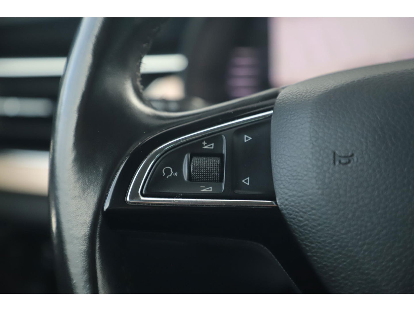 Škoda Kamiq 1.0 TSI Business Edition 116PK Virtual Cockpit Navigatie Stoelverwarming Clima Cruise Parkeersensors 16 inch LMV Carplay Android Getint Glas