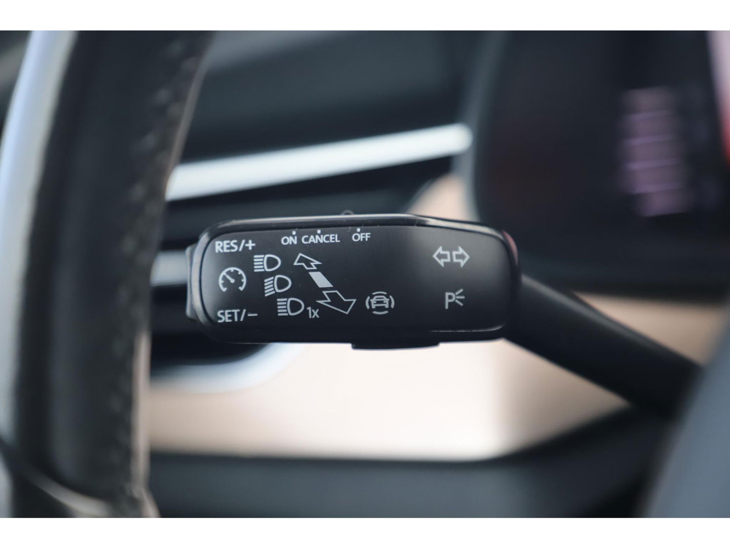 Škoda Kamiq 1.0 TSI Business Edition 116PK Virtual Cockpit Navigatie Stoelverwarming Clima Cruise Parkeersensors 16 inch LMV Carplay Android Getint Glas