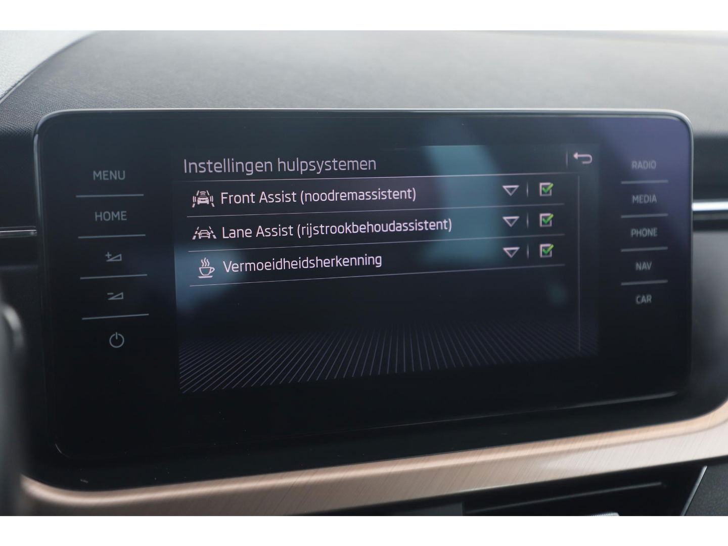 Škoda Kamiq 1.0 TSI Business Edition 116PK Virtual Cockpit Navigatie Stoelverwarming Clima Cruise Parkeersensors 16 inch LMV Carplay Android Getint Glas