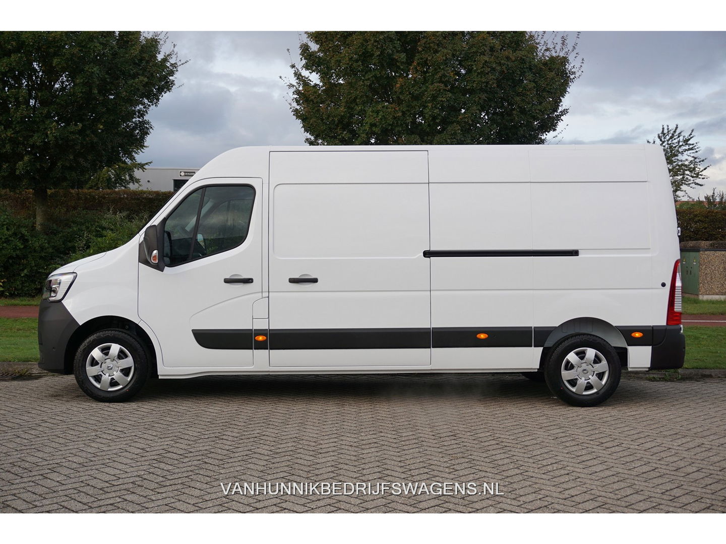 Renault Master T35 2.3 150PK L3H2 BPM VRIJ!! Navi, Cam, Betimmering, Trekhaak, 2x Schuifdeur!! NR. 310