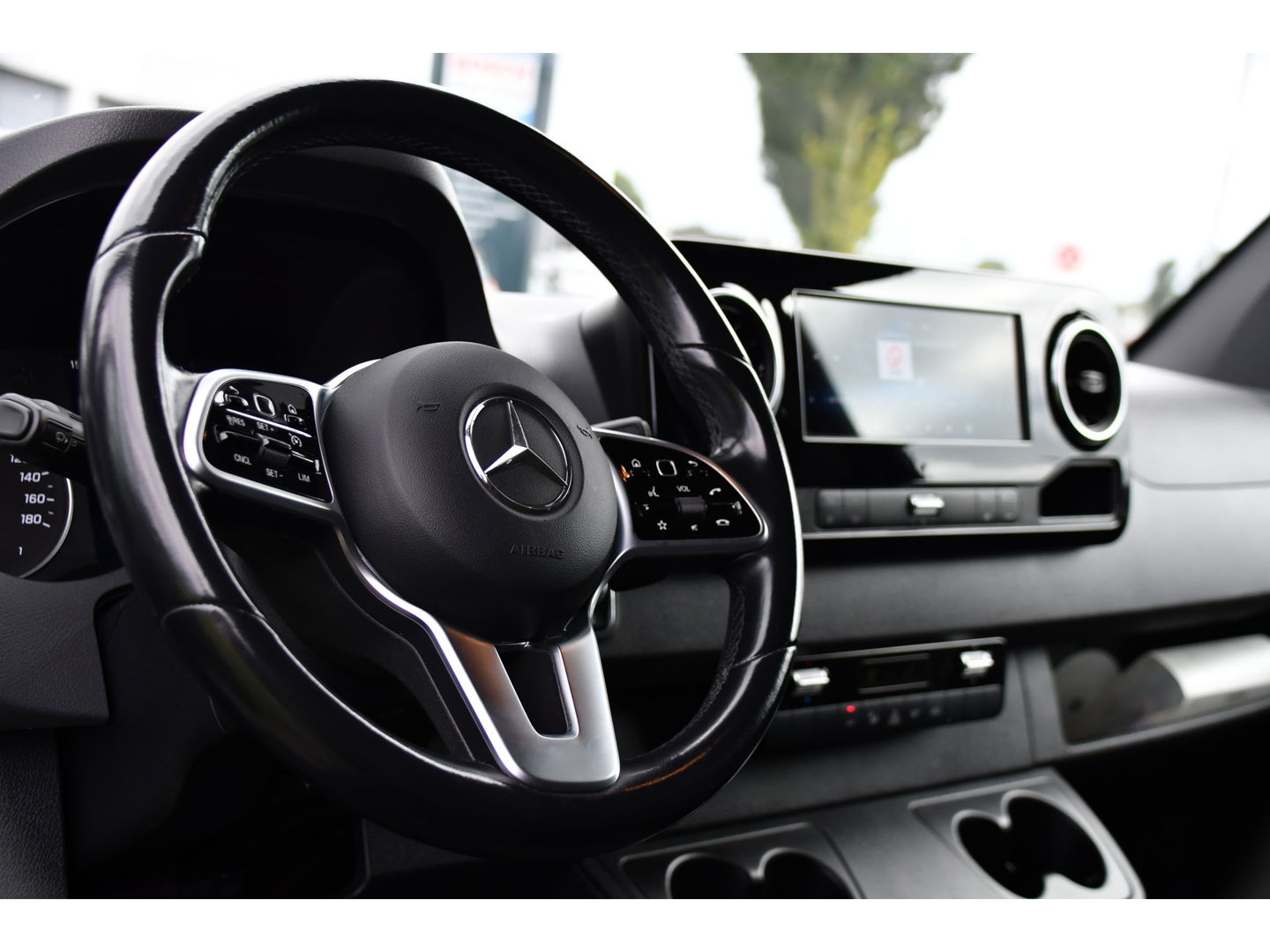 Mercedes-Benz Sprinter 316 RWD 2.2 CDI L2H2 Black Edition 360 Camera, Cruise, Carplay, Navi, Automaat, Led, 164PK, Multimedia, Uniek!