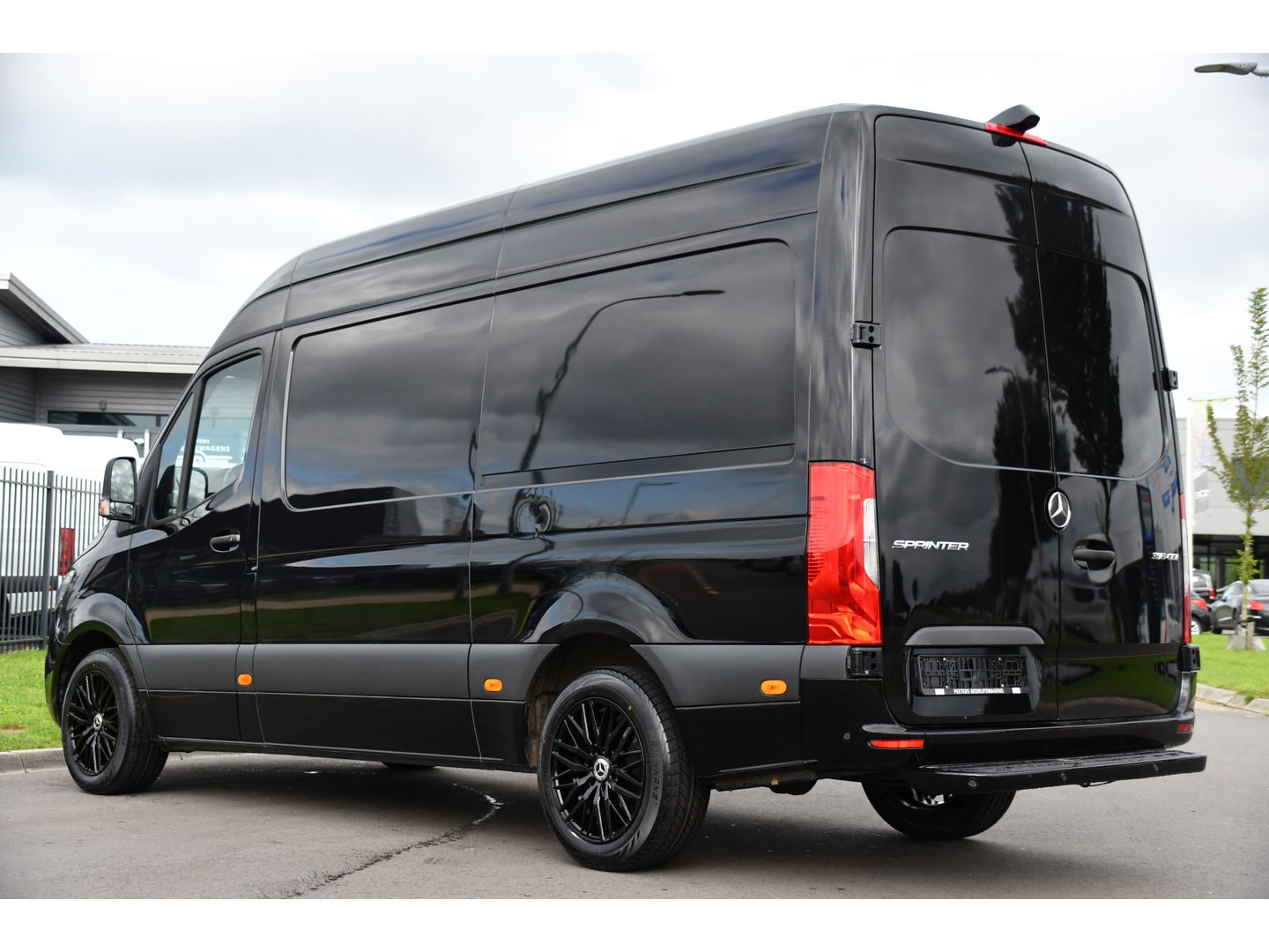 Mercedes-Benz Sprinter 316 RWD 2.2 CDI L2H2 Black Edition 360 Camera, Cruise, Carplay, Navi, Automaat, Led, 164PK, Multimedia, Uniek!