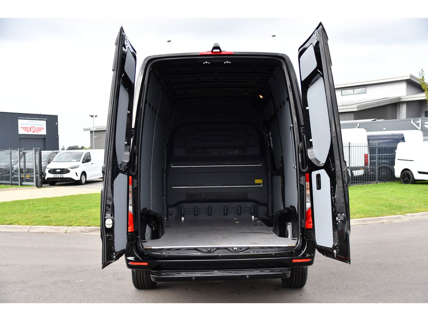 Mercedes-Benz Sprinter 316 RWD 2.2 CDI L2H2 Black Edition 360 Camera, Cruise, Carplay, Navi, Automaat, Led, 164PK, Multimedia, Uniek!