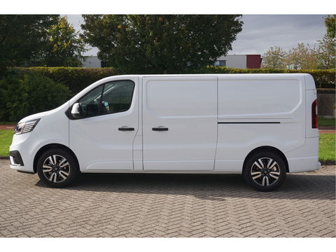 Renault Trafic 170PK L2H1 LUXE EDC AUT BPM VRIJ!! Navi, LM Velg, Betimmering, Trekhaak, 2x Schuifdeur!! NR. 331
