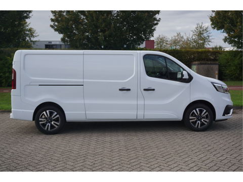 Renault Trafic 170PK L2H1 LUXE EDC AUT BPM VRIJ!! Navi, LM Velg, Betimmering, Trekhaak, 2x Schuifdeur!! NR. 331