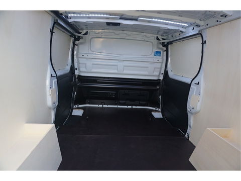 Renault Trafic 170PK L2H1 LUXE EDC AUT BPM VRIJ!! Navi, LM Velg, Betimmering, Trekhaak, 2x Schuifdeur!! NR. 331