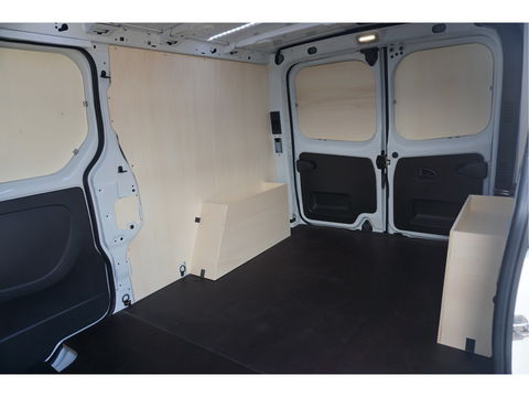 Renault Trafic 170PK L2H1 LUXE EDC AUT BPM VRIJ!! Navi, LM Velg, Betimmering, Trekhaak, 2x Schuifdeur!! NR. 331