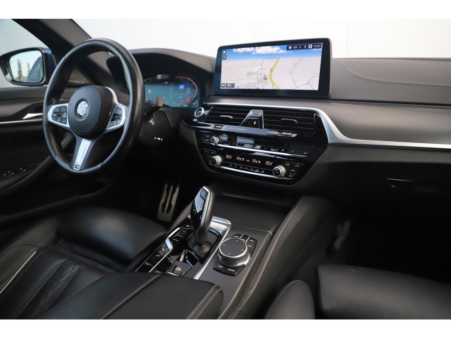 BMW 5 Serie Touring 530i High Executive 252PK M Sport Laser LED Panoramadak Harman Kardon Wegklapbare Trekhaak Nappa Leder Memory Sfeerverlichting Shadow Line 360 Camera