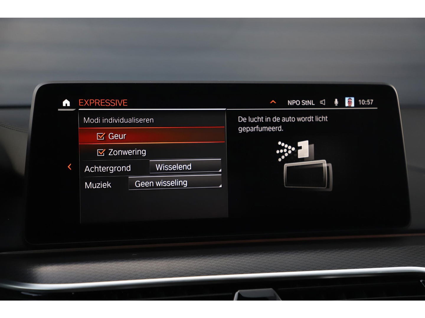 BMW 5 Serie Touring 530i High Executive 252PK M Sport Laser LED Panoramadak Harman Kardon Wegklapbare Trekhaak Nappa Leder Memory Sfeerverlichting Shadow Line 360 Camera