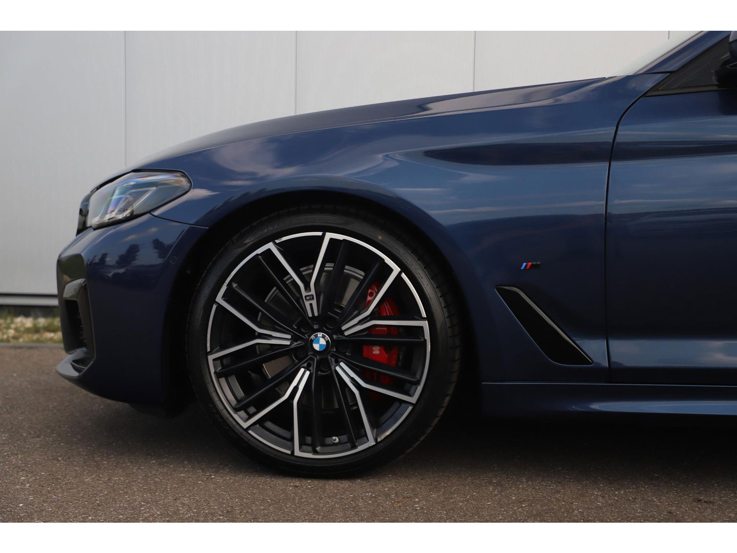 BMW 5 Serie Touring 530i High Executive 252PK M Sport Laser LED Panoramadak Harman Kardon Wegklapbare Trekhaak Nappa Leder Memory Sfeerverlichting Shadow Line 360 Camera
