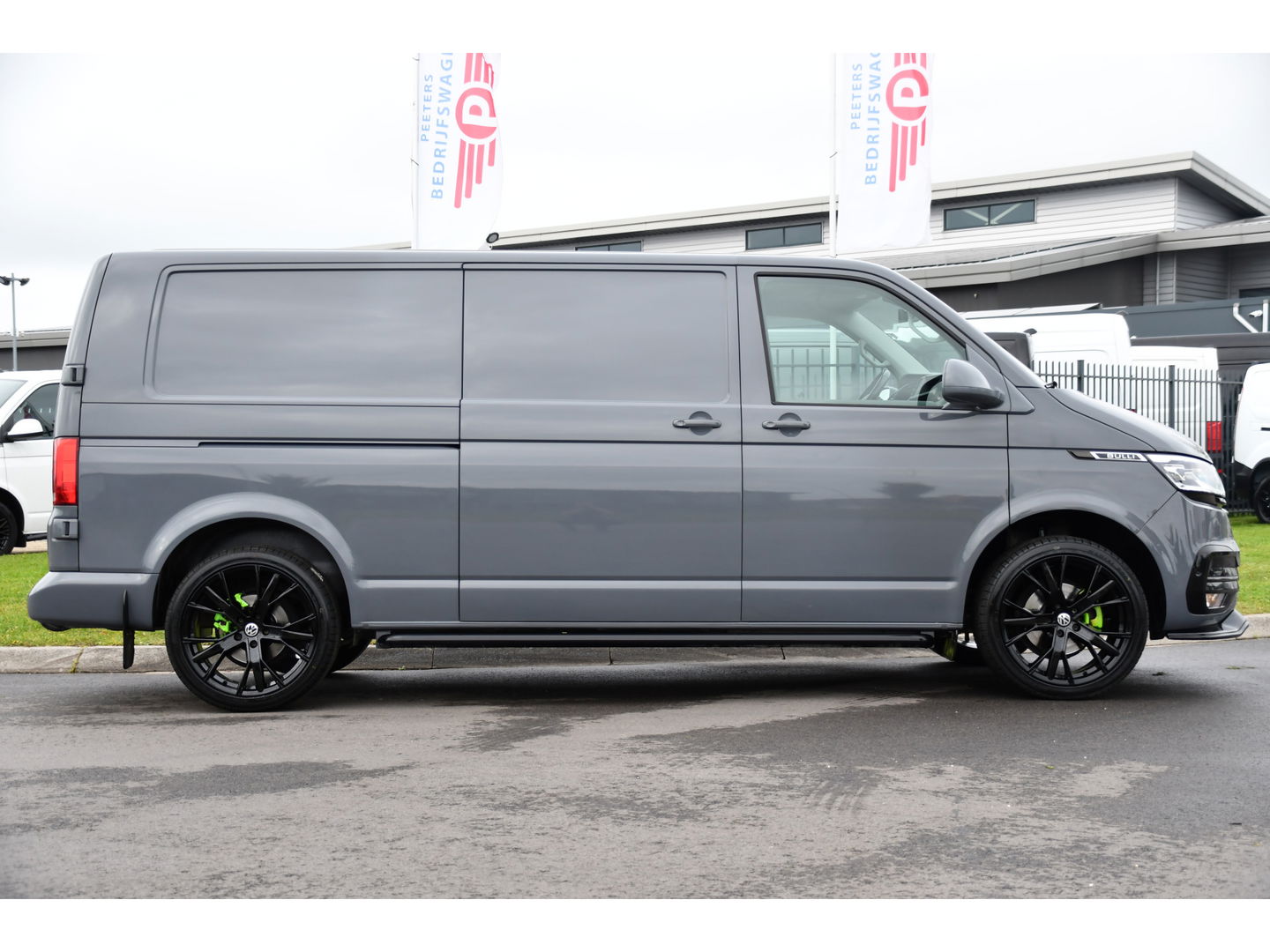 Volkswagen Transporter 2.0 TDI L2H1 30 Bulli Virtual, Adaptieve Cruise, Camera, Carplay, Multimedia, Trekhaak, Led, Automaat, UNIEK!