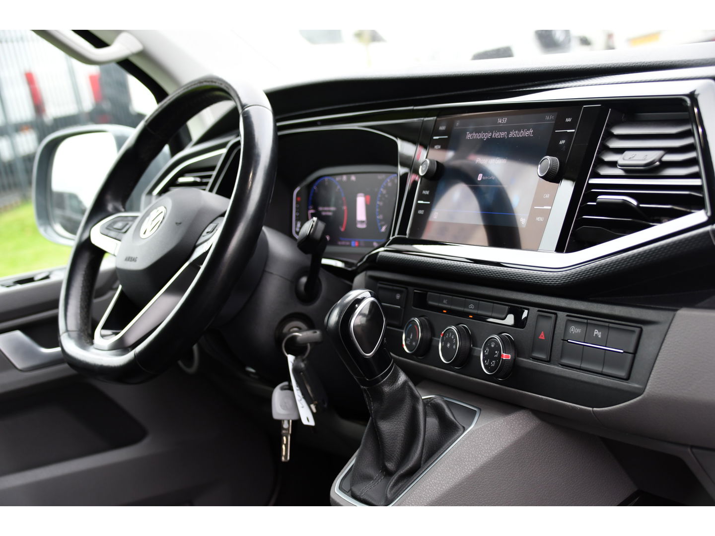 Volkswagen Transporter 2.0 TDI L2H1 30 Bulli Virtual, Adaptieve Cruise, Camera, Carplay, Multimedia, Trekhaak, Led, Automaat, UNIEK!