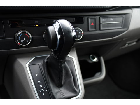 Volkswagen Transporter 2.0 TDI L2H1 30 Bulli Virtual, Adaptieve Cruise, Camera, Carplay, Multimedia, Trekhaak, Led, Automaat, UNIEK!