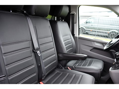 Volkswagen Transporter 2.0 TDI L2H1 30 Bulli Virtual, Adaptieve Cruise, Camera, Carplay, Multimedia, Trekhaak, Led, Automaat, UNIEK!