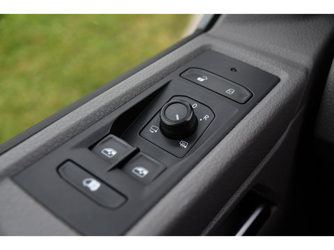 Volkswagen Transporter 2.0 TDI L2H1 30 Bulli Virtual, Adaptieve Cruise, Camera, Carplay, Multimedia, Trekhaak, Led, Automaat, UNIEK!
