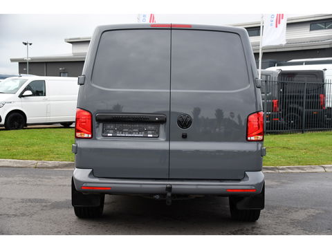 Volkswagen Transporter 2.0 TDI L2H1 30 Bulli Virtual, Adaptieve Cruise, Camera, Carplay, Multimedia, Trekhaak, Led, Automaat, UNIEK!