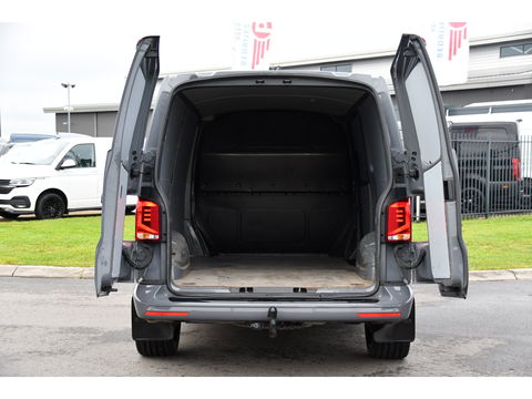 Volkswagen Transporter 2.0 TDI L2H1 30 Bulli Virtual, Adaptieve Cruise, Camera, Carplay, Multimedia, Trekhaak, Led, Automaat, UNIEK!