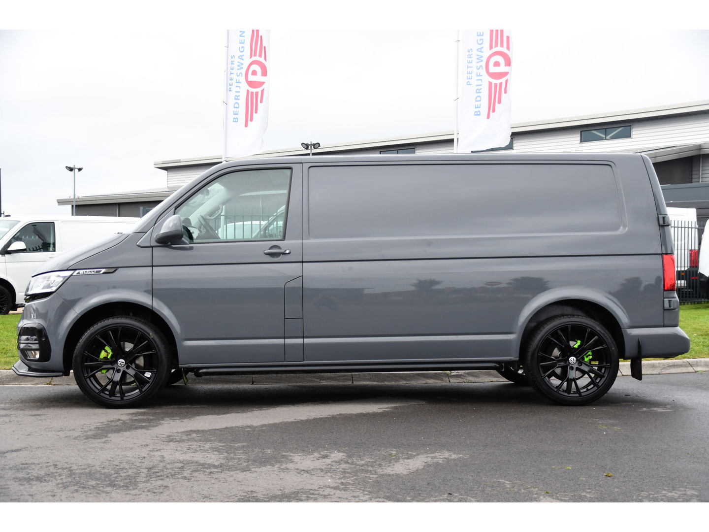 Volkswagen Transporter 2.0 TDI L2H1 30 Bulli Virtual, Adaptieve Cruise, Camera, Carplay, Multimedia, Trekhaak, Led, Automaat, UNIEK!