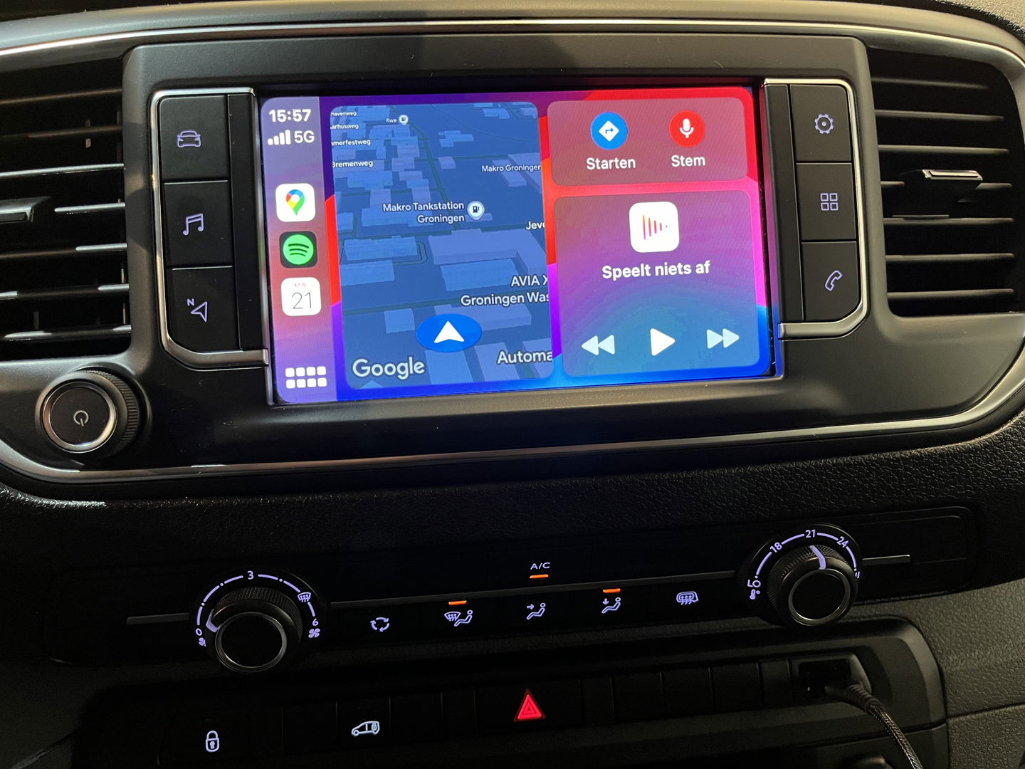 Toyota ProAce Worker 2.0 D-4D Navigator Long 123 PK / Euro 6 / Airco / Cruise Control / CarPlay / Navigatie / Trekhaak / PDC / 3-Zits / 48.500 KM !!