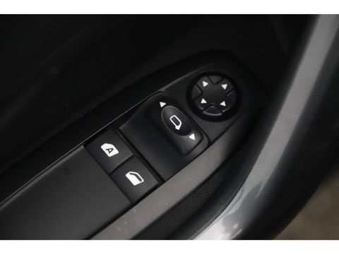 Peugeot 2008 1.2 PureTech Active Panoramadak Trekhaak Radio Bluetooth Airco Cruise Control Elektrische Ramen