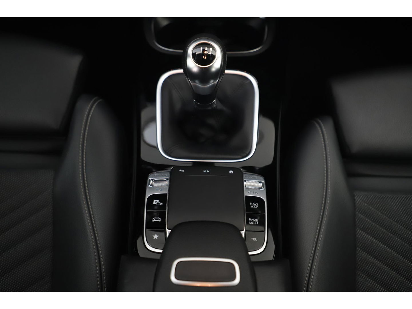Mercedes-Benz A-Klasse 160 Advantage Widescreen Full LED Sportstoelen Navigatie Camera Clima Cruise 17 inch LMV Lane Assist Parkeersensors