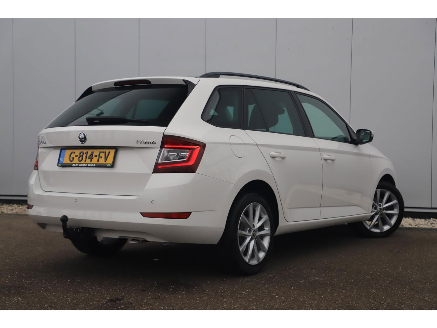 Škoda Fabia Combi 1.0 TSI Business Edition 95PK Trekhaak Panoramadak Navigatie Clima Bluetooth Carplay Android Stoelverwarming Getint Glas 16 inch LMV