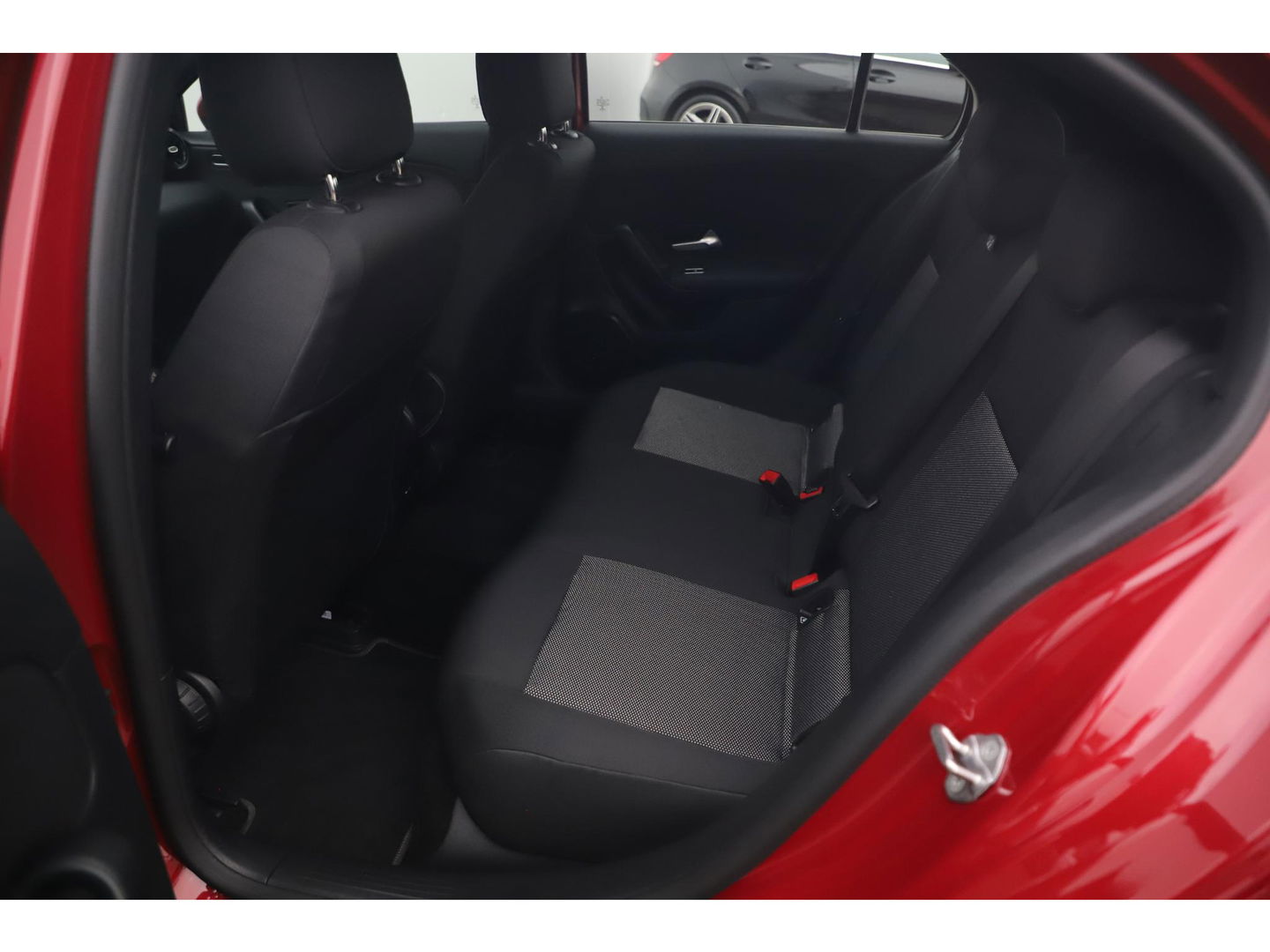Mercedes-Benz A-Klasse 160 Business Solution Widescreen Full LED Navigatie Camera Clima Lane Assist Cruise Parkeersensors Carplay Android 16 inch LMV Stoelverwarming