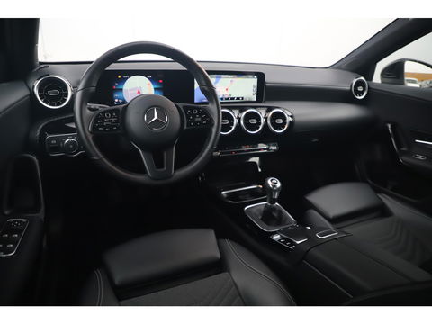 Mercedes-Benz A-Klasse 160 Advantage Widescreen Full LED Sportstoelen Navigatie Camera Clima Cruise Carplay android 17 inch LMV Lane Assist Parkeersensor