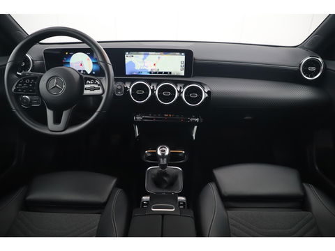 Mercedes-Benz A-Klasse 160 Advantage Widescreen Full LED Sportstoelen Navigatie Camera Clima Cruise Carplay android 17 inch LMV Lane Assist Parkeersensor