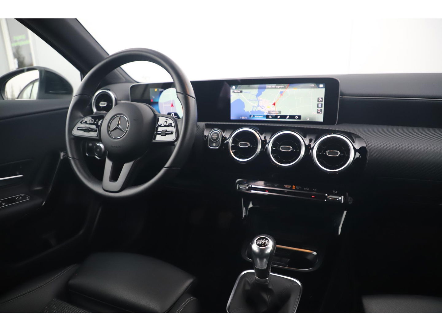 Mercedes-Benz A-Klasse 160 Advantage Widescreen Full LED Sportstoelen Navigatie Camera Clima Cruise Carplay android 17 inch LMV Lane Assist Parkeersensor