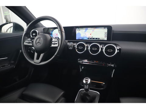 Mercedes-Benz A-Klasse 160 Advantage Widescreen Full LED Sportstoelen Navigatie Camera Clima Cruise Carplay android 17 inch LMV Lane Assist Parkeersensor