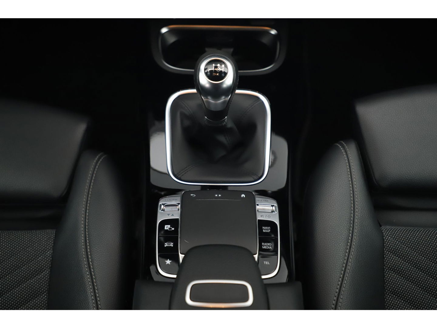 Mercedes-Benz A-Klasse 160 Advantage Widescreen Full LED Sportstoelen Navigatie Camera Clima Cruise Carplay android 17 inch LMV Lane Assist Parkeersensor