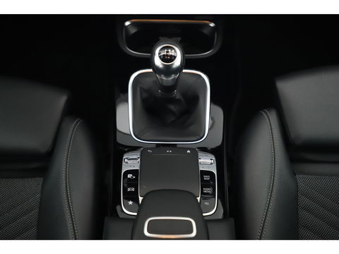 Mercedes-Benz A-Klasse 160 Advantage Widescreen Full LED Sportstoelen Navigatie Camera Clima Cruise Carplay android 17 inch LMV Lane Assist Parkeersensor