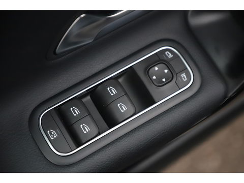 Mercedes-Benz A-Klasse 160 Advantage Widescreen Full LED Sportstoelen Navigatie Camera Clima Cruise Carplay android 17 inch LMV Lane Assist Parkeersensor